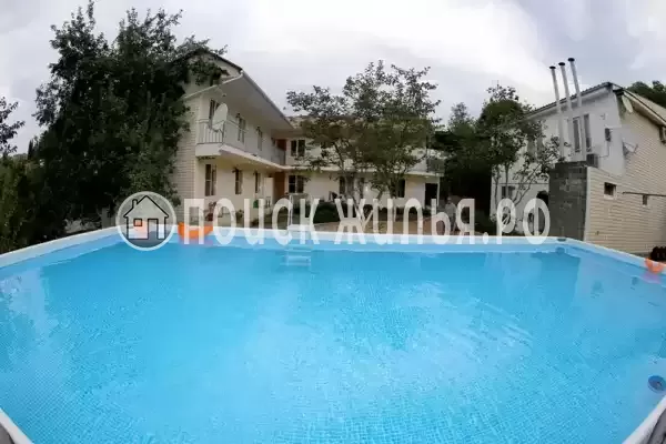 «Межгорье», Лоо