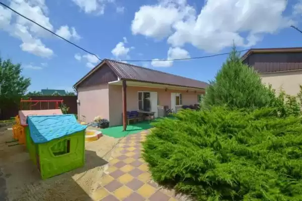 Гостевой дом «У Нины», Краснодарский край, Кучугуры, Дружбы, д. 17