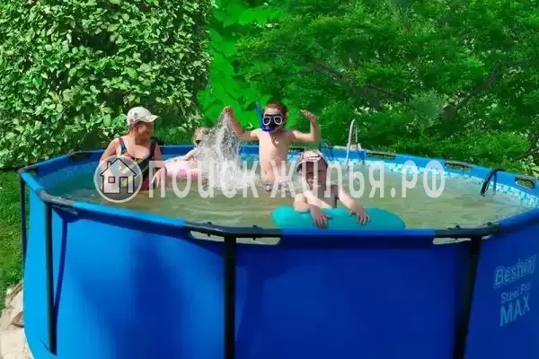 «У раи», Голубицкая