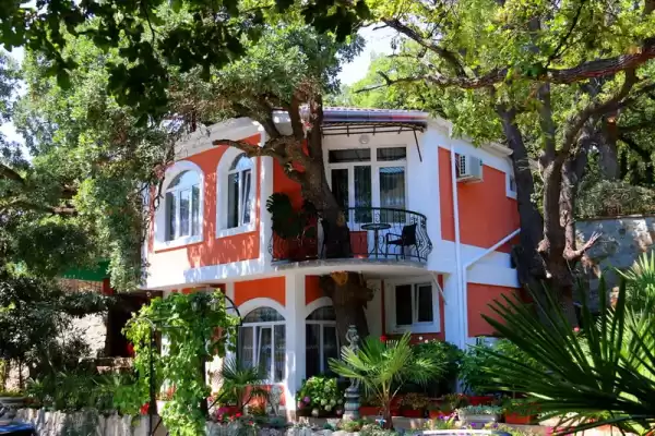 Гостевой дом «Лукоморье», Республика Крым, Алупка, Ленина, д. 21В