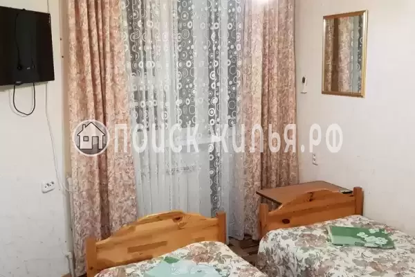 «У водопада»