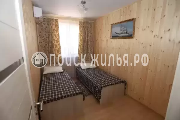 «На Набережной»