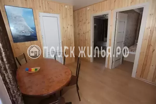 «На Набережной»