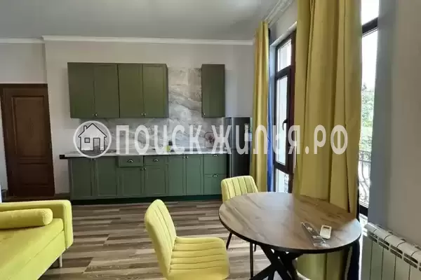 Частный сектор «Трехкомнатные апартаменты на Изумрудной»