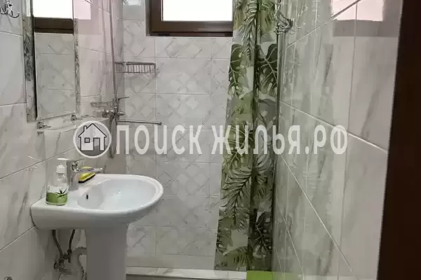 Частный сектор «Трехкомнатные апартаменты на Изумрудной»