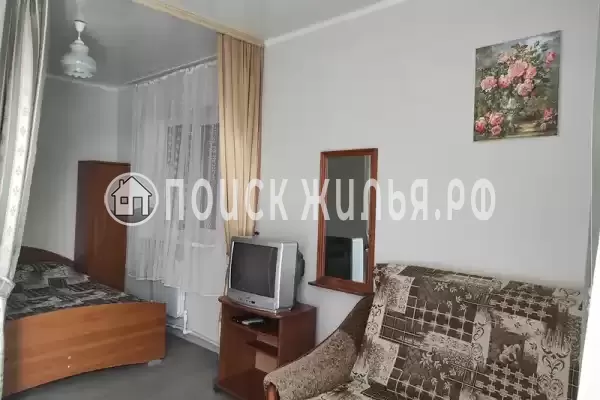 «Под шелковицей»