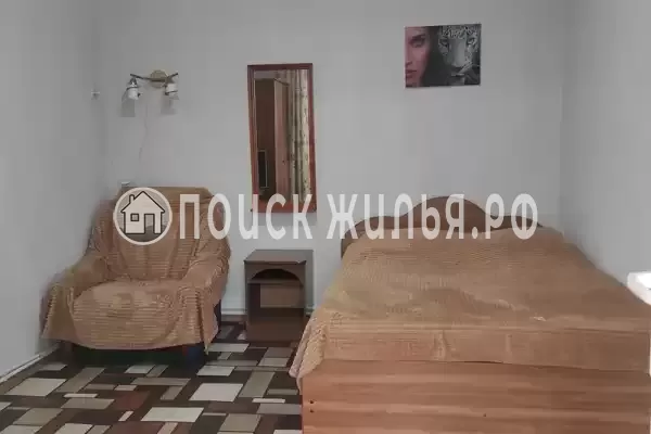 «Под шелковицей»