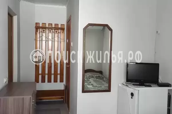 «Под шелковицей»