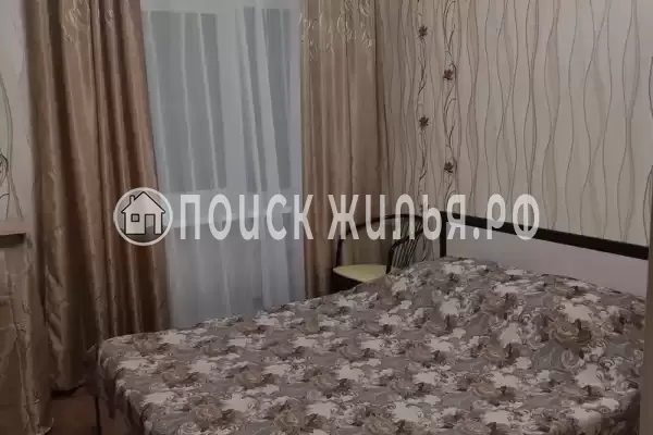 «Под шелковицей»