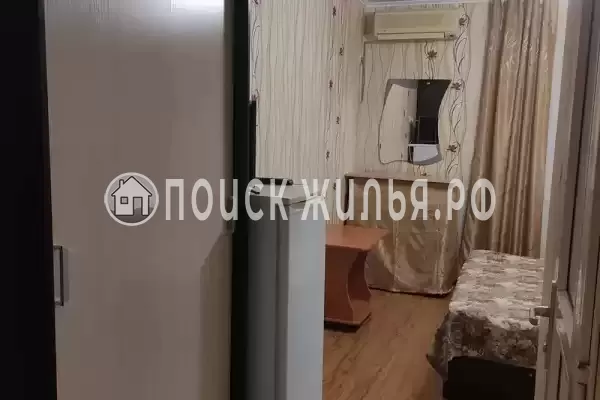 «Под шелковицей»