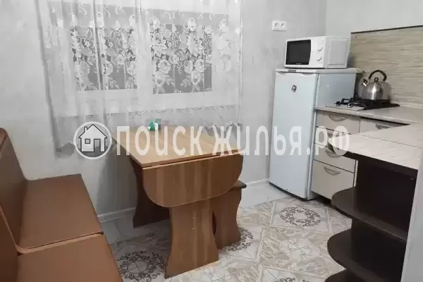 «Под шелковицей»