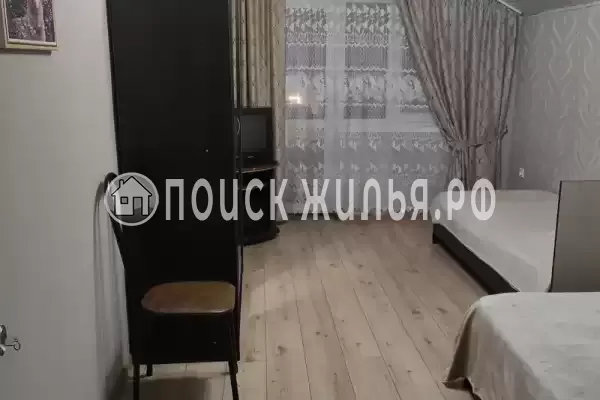 «Под шелковицей»