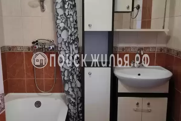 «Под шелковицей»