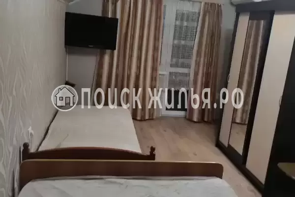 «Под шелковицей»