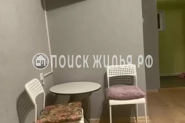 «Под шелковицей»