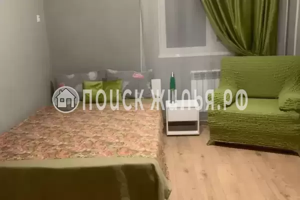 «Под шелковицей»