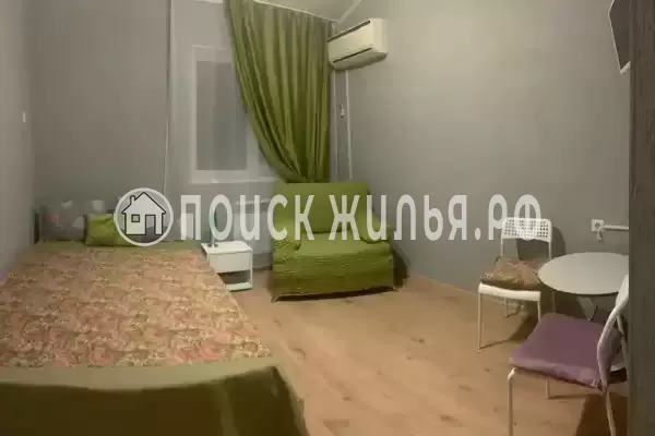 «Под шелковицей»