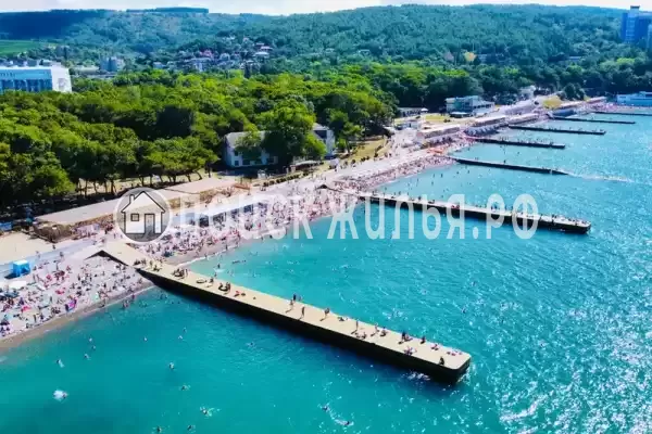 Частный сектор «Дом у моря в окружении гор»