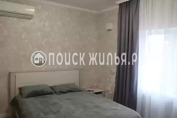 Частный сектор «Дом четырехкомнатный с бассейном»