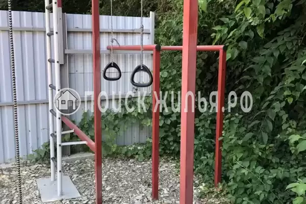 Частный сектор «Дом с бассейном и детской площадкой»