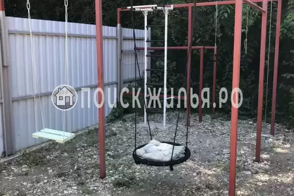 Частный сектор «Дом с бассейном и детской площадкой»