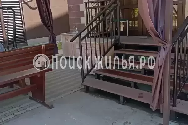 Частный сектор «Трёхэтажный таунхаус в 5 минутах от моря» Частный сектор «Трёхэтажный таунхаус в 5 минутах от моря»