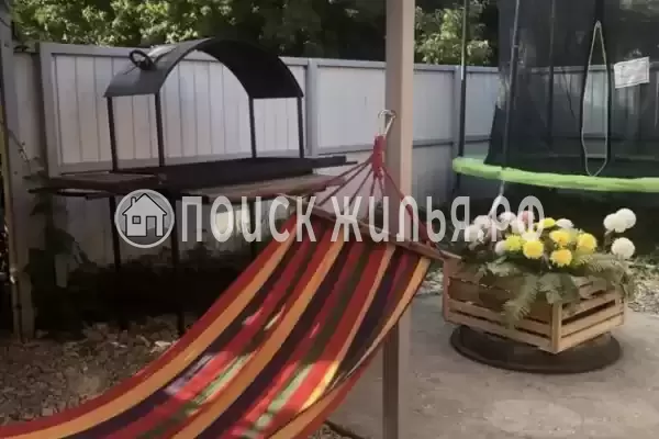 Частный сектор «Дом с бассейном и детской площадкой»