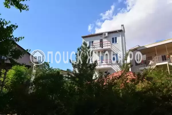 Отель «Белый», Саки