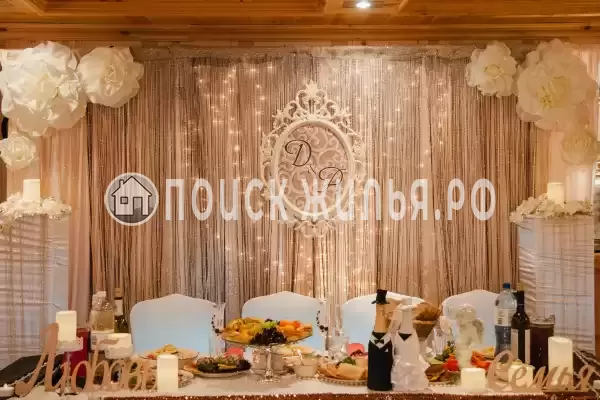 Отель «Муравский Тракт», Жданов