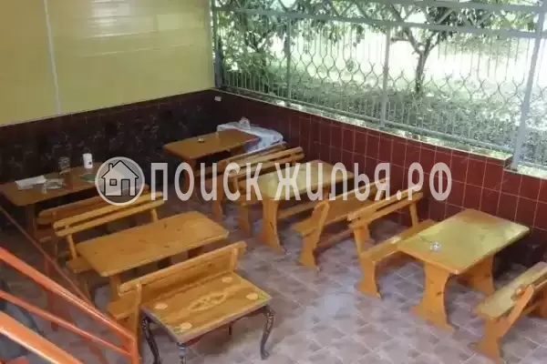 «У Ларисы», Лоо