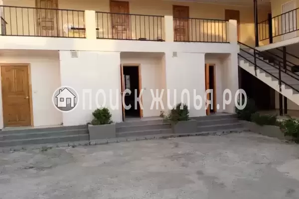 «У Анжелы», Лоо