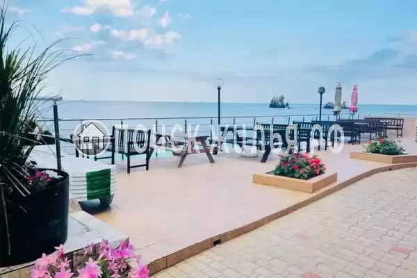 «Лилия», Утёс