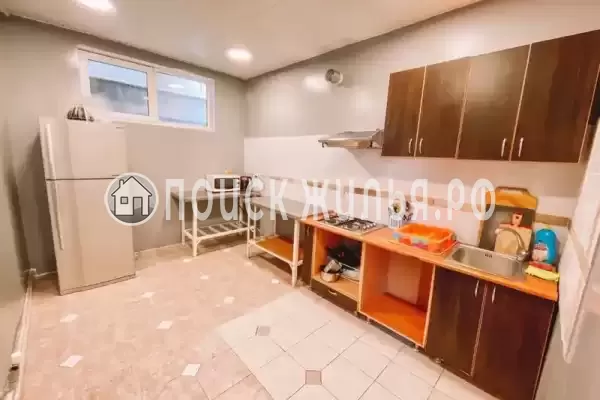 «Фиджи», Адлер