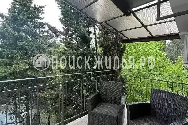 «Валери», Хоста