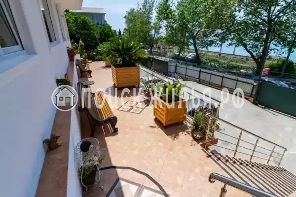 «Прибой», Лоо