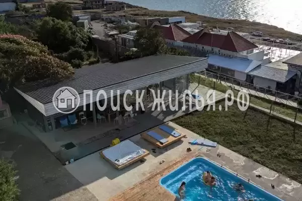 «Black_Bull_House», Щелкино