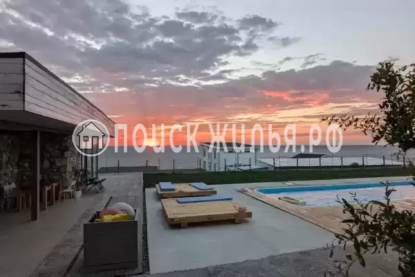 «Black_Bull_House», Щелкино