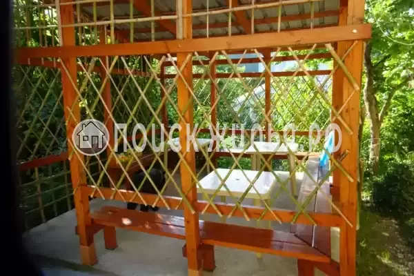 «Постоялый двор», Небуг