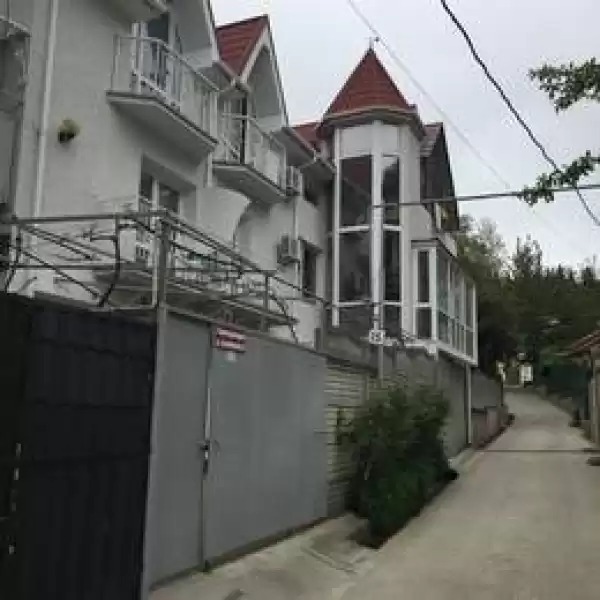 Гостиница «Наш дом», Республика Крым, Алушта, Краснофлотская, д. 15