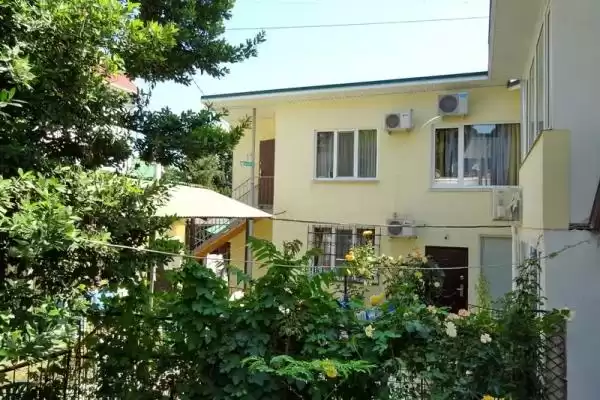 Гостевой дом «Солнечная Алушта», Республика Крым, Алушта, Красноармейская, д. 2