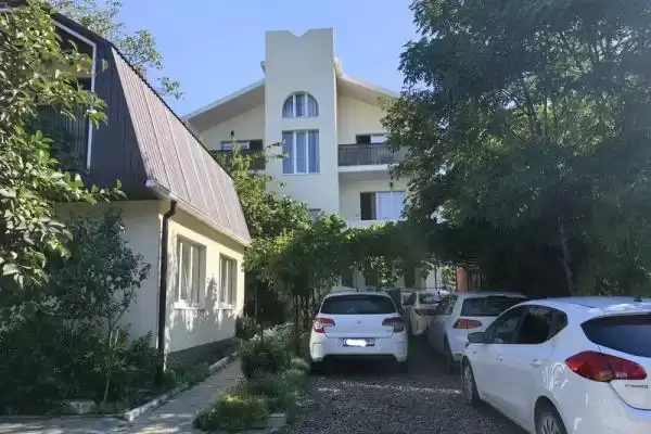 Частный сектор «Частный дом Петрович», Краснодарский край, Геленджик, Луначарского, д. 236