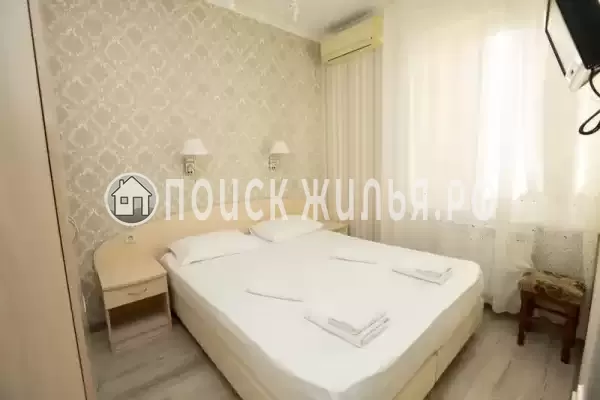 «Лора», Адлер