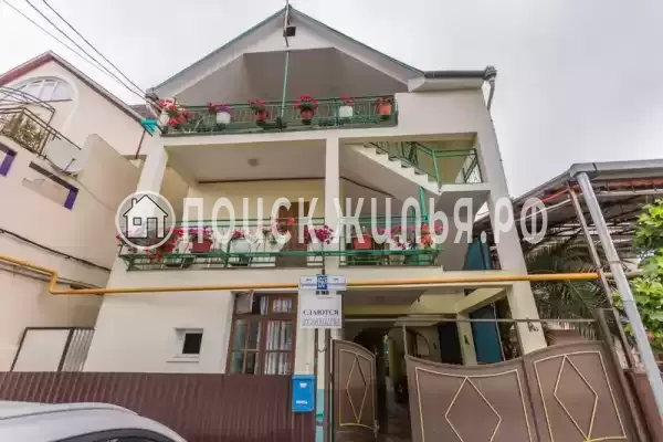 «Бархат», Адлер