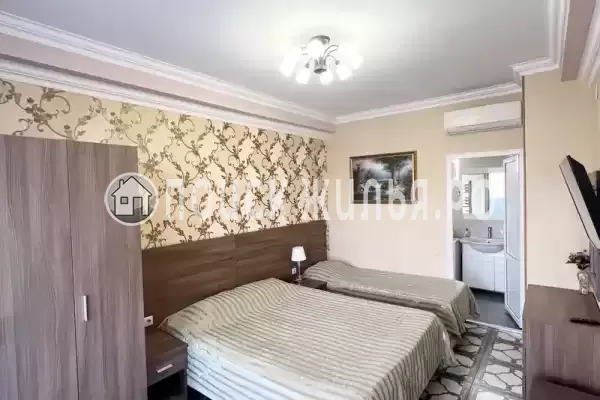 «Анна», Адлер