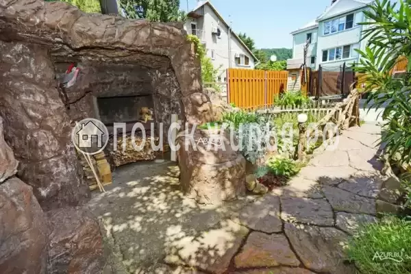 «На берегу моря», Агой