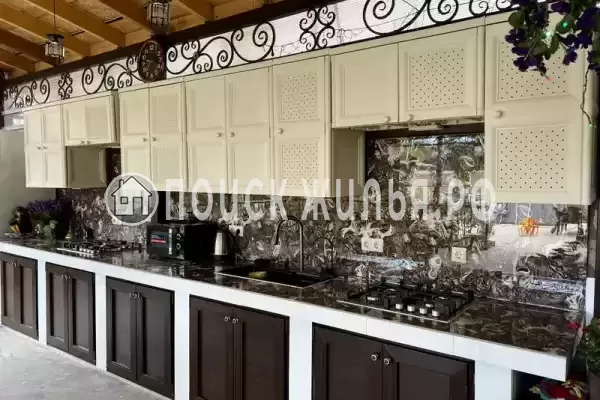 «Рай в Горном воздухе», Лоо