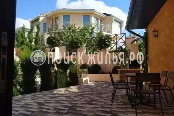 «Green hills», Пляхо