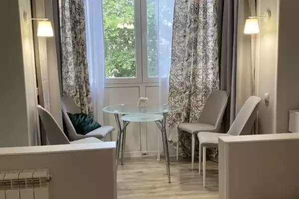 Квартира «С видом на сквер» Квартира «С видом на сквер»