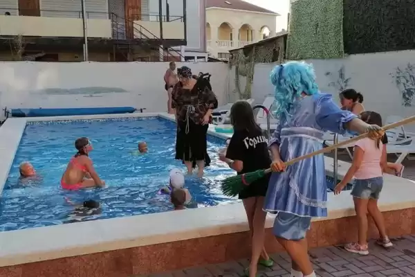 База отдыха «Поющие в терновнике» База отдыха «Поющие в терновнике»