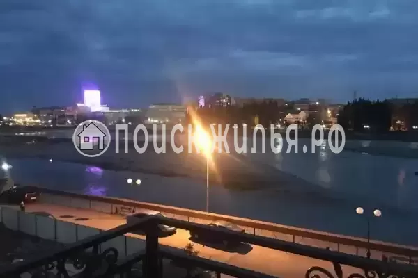 «На Набережной 11»